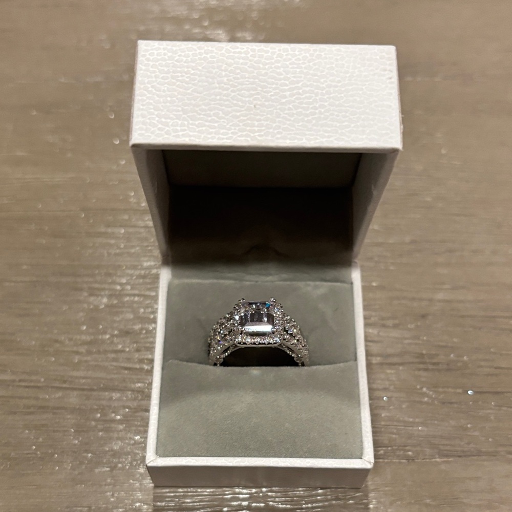Elegant Silver Women's Ring